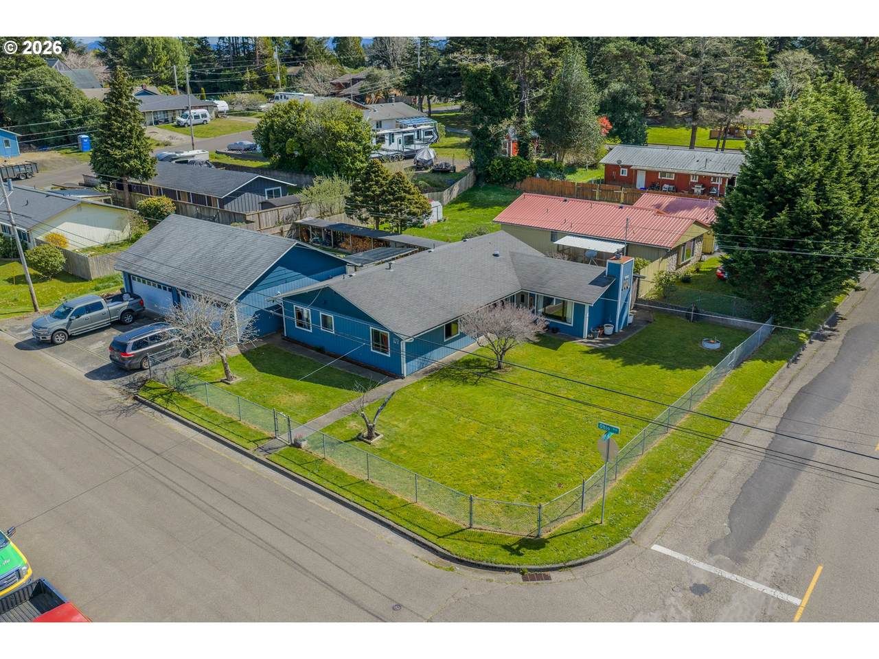 2713 Oak St - Photo 1