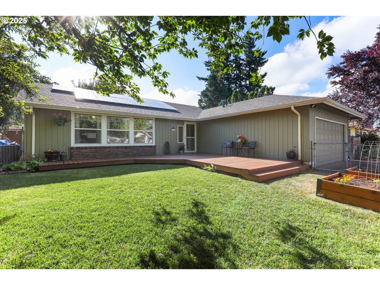 2460 Juniper Ave - Photo 1