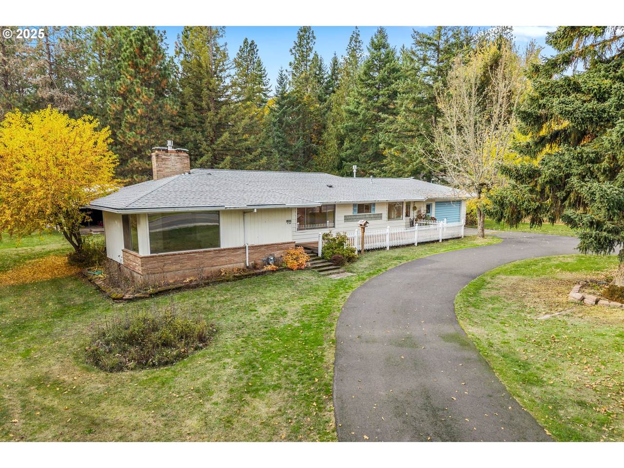 1412 Main Ave - Photo 1