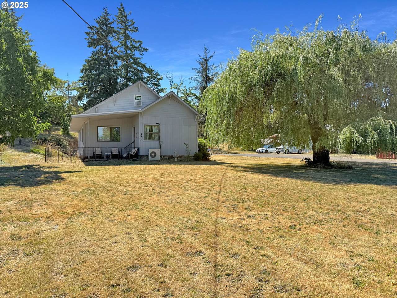 710 8TH St - Photo 1
