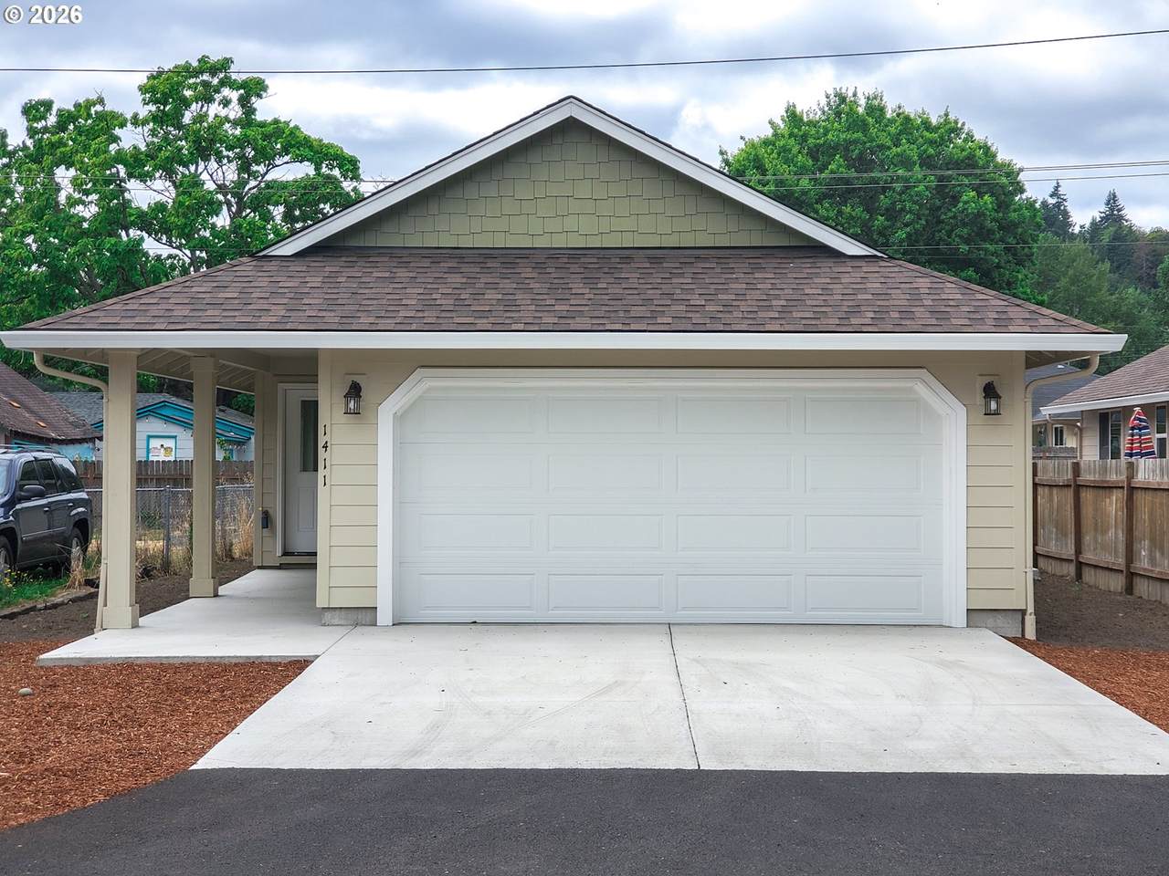 204 Douglas St - Photo 1