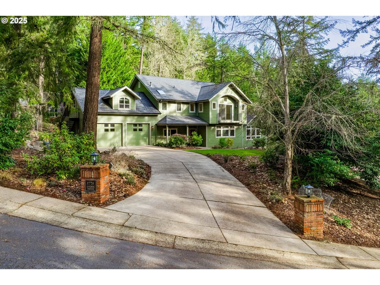 1731 Estate Dr - Photo 1