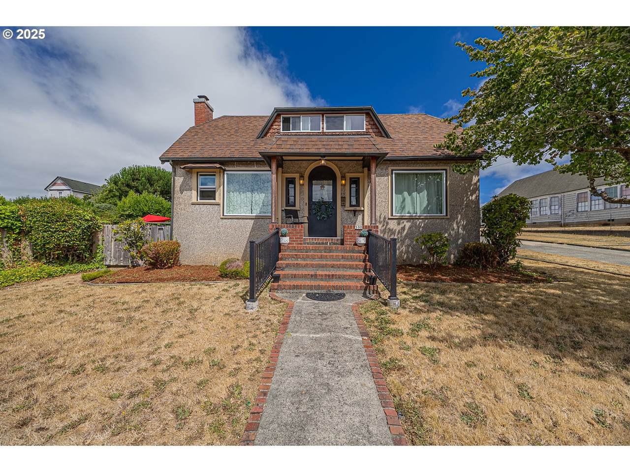 590 2ND St - Photo 1