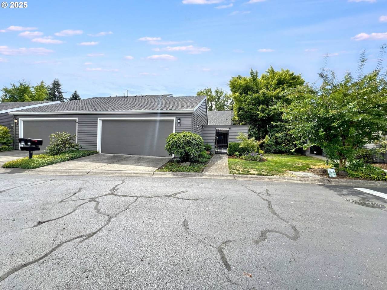 114 Greenridge Ct - Photo 1