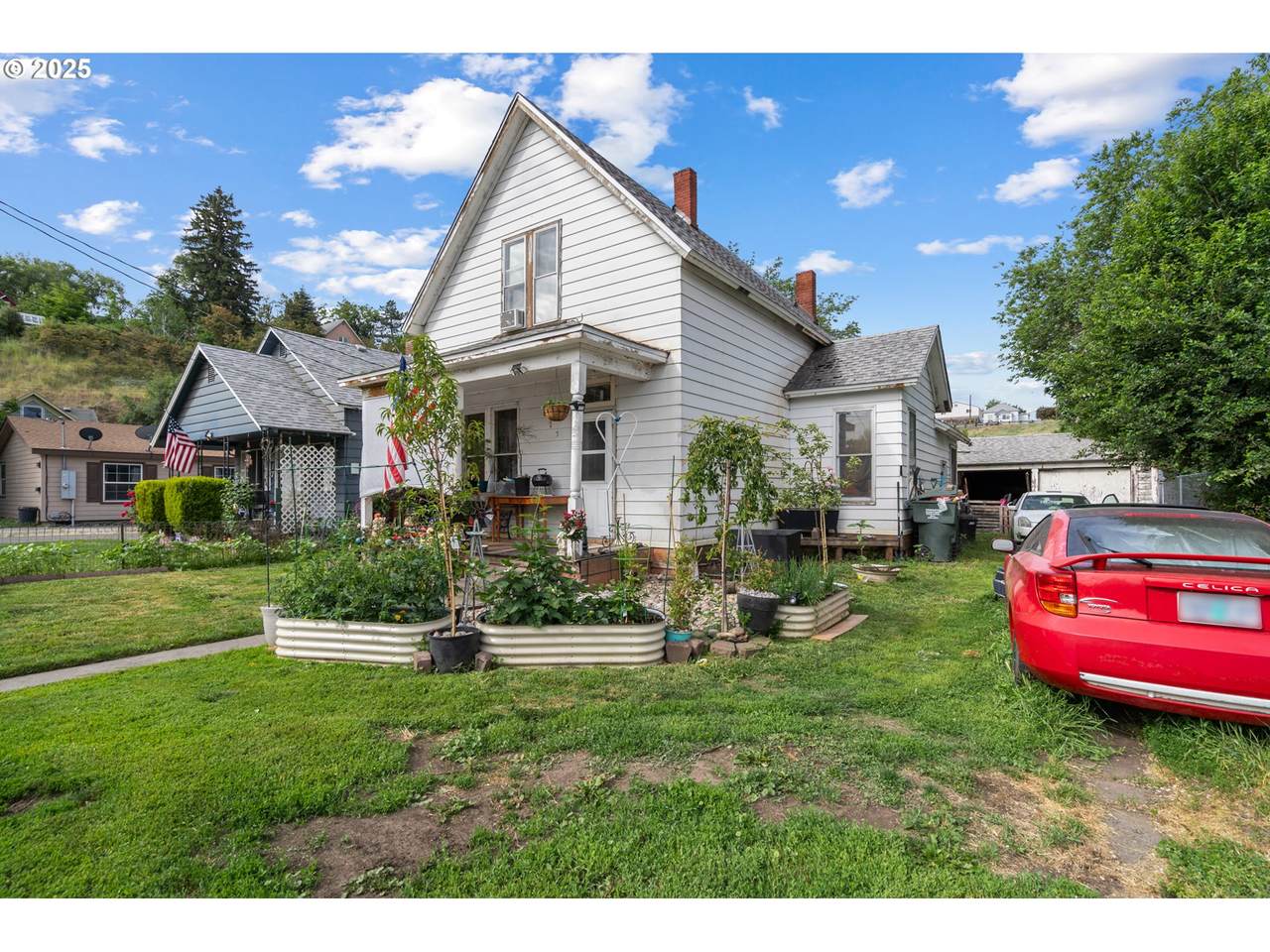 615 5TH St - Photo 1