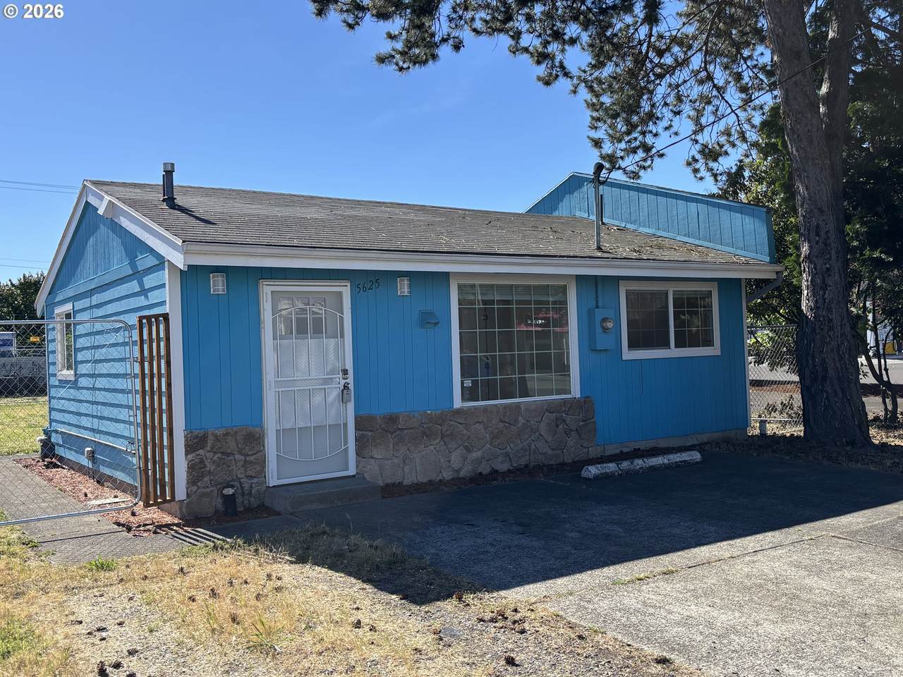 5625 83rd Ave - Photo 1