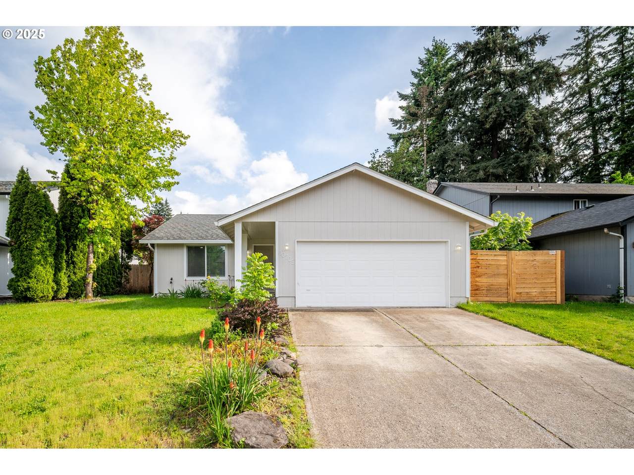 10705 90th St - Photo 1