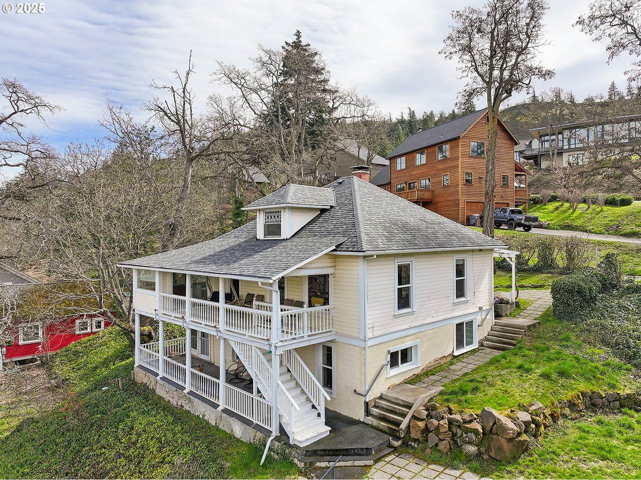 1006 4TH Ave - Photo 1