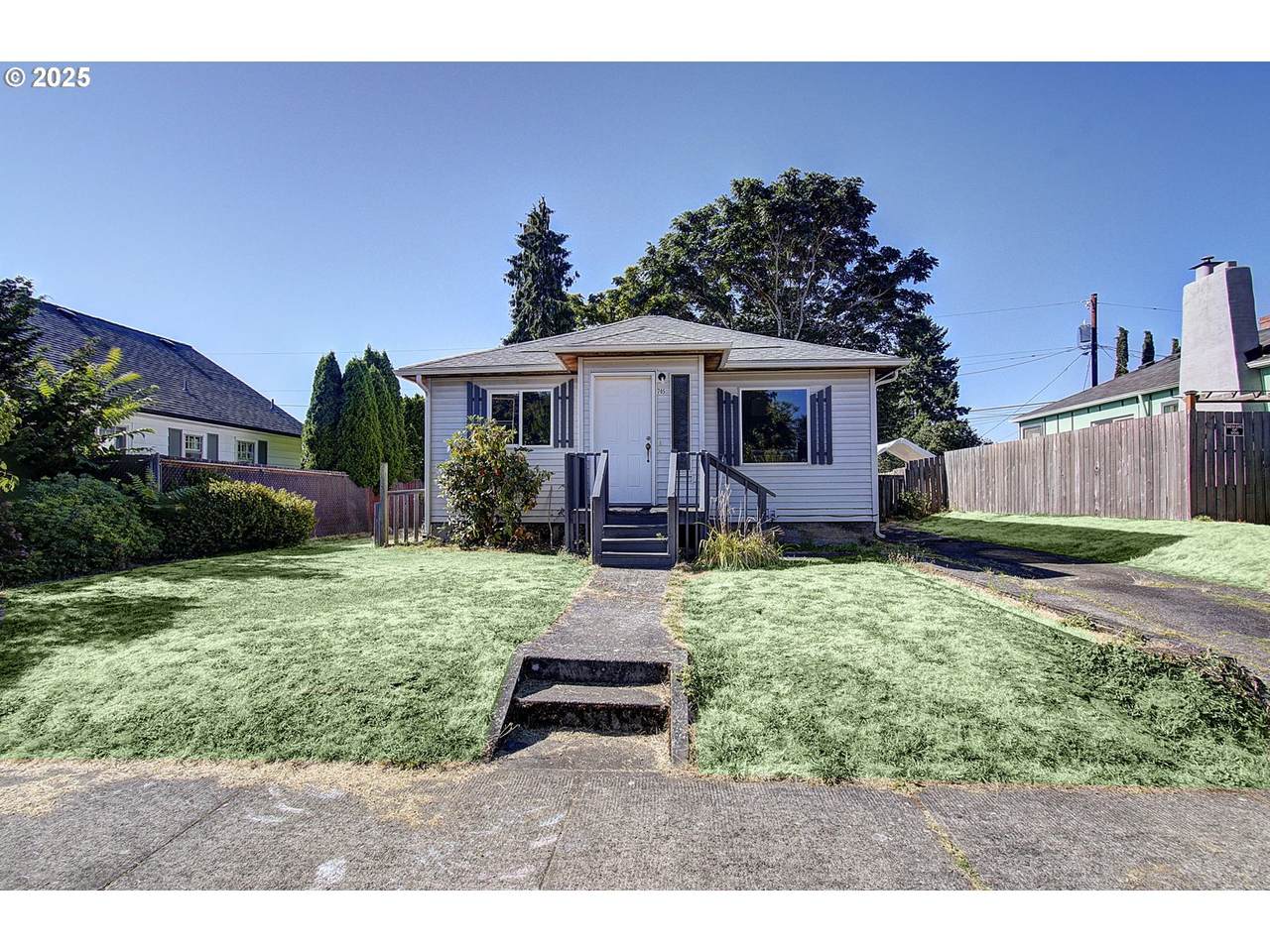 705 29TH St - Photo 1