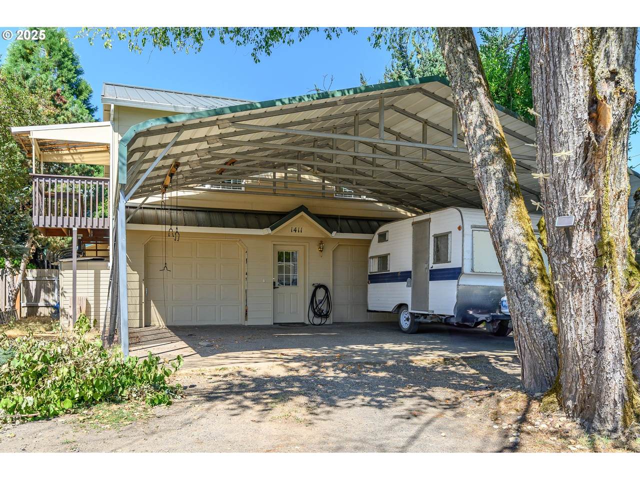 1411 Logan St - Photo 1