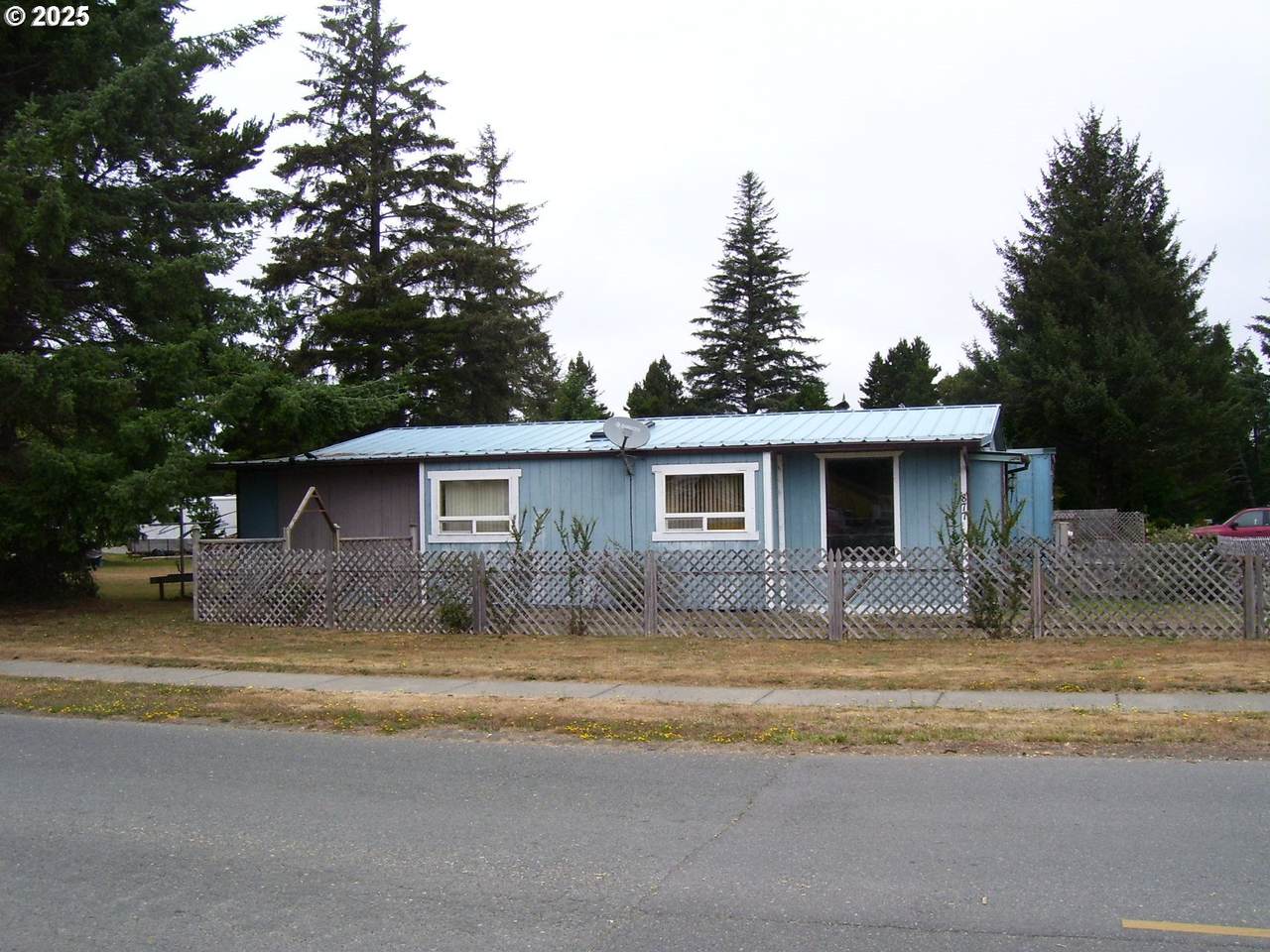 870 11TH St - Photo 1