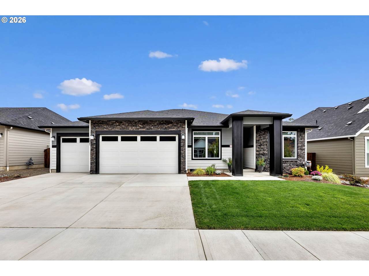 2821 8TH Pl - Photo 1