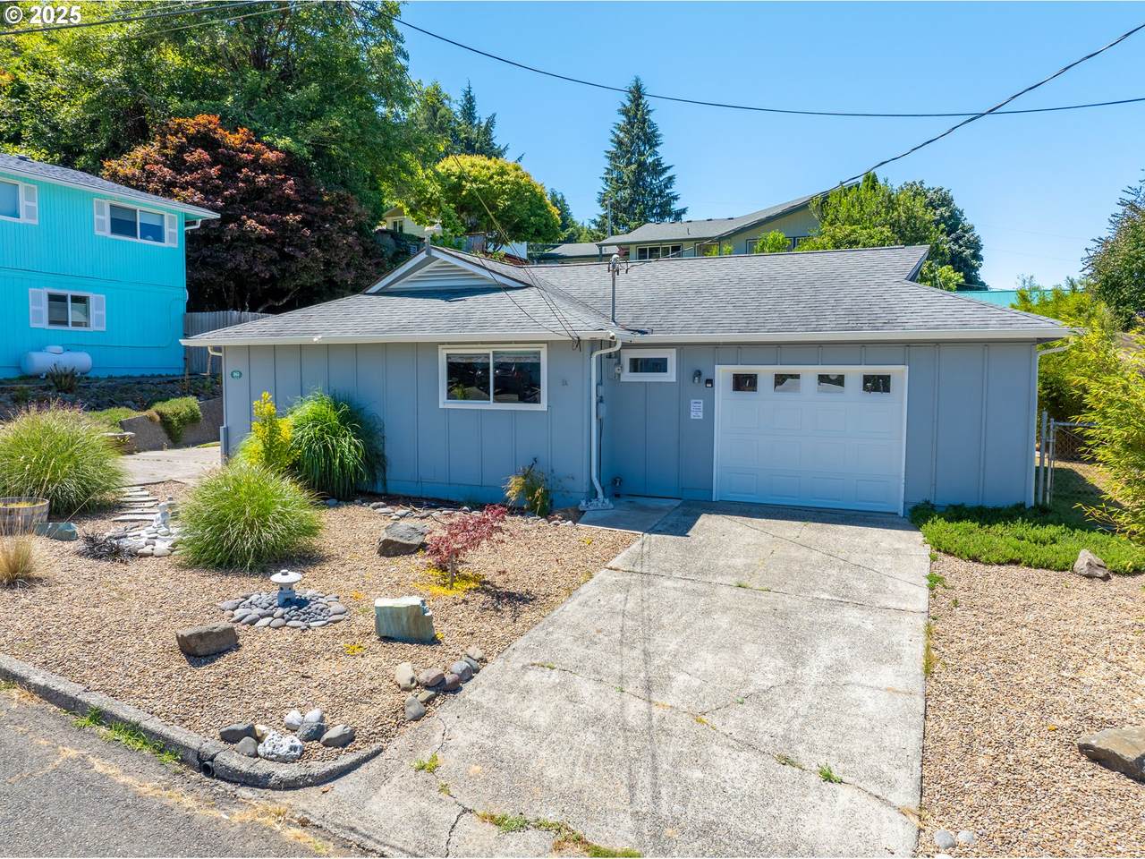 915 View St - Photo 1