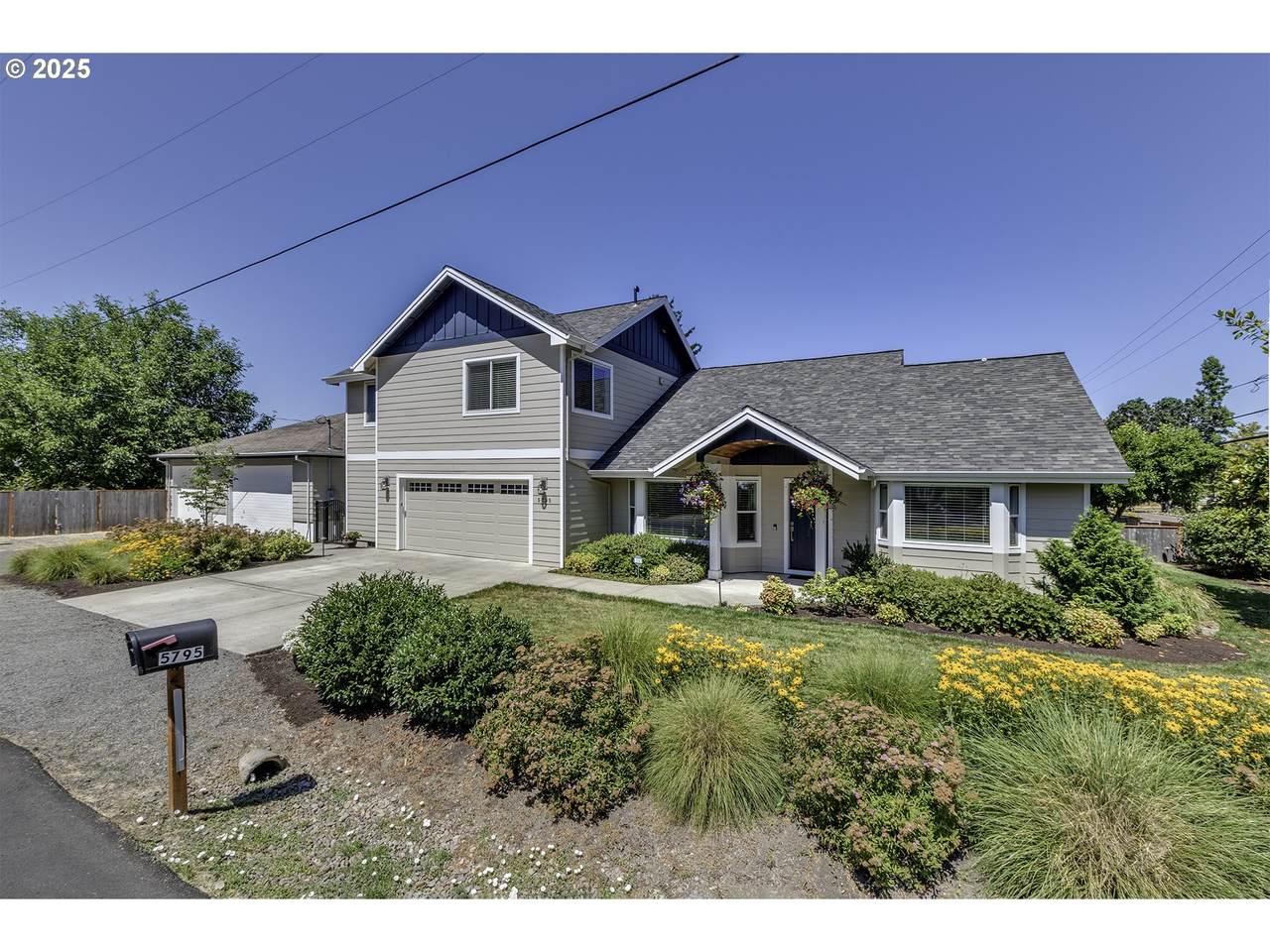 5795 Drake Rd - Photo 1