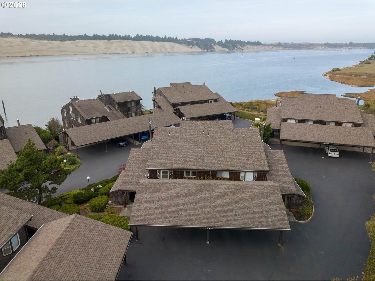 1040 Bay St - Photo 1