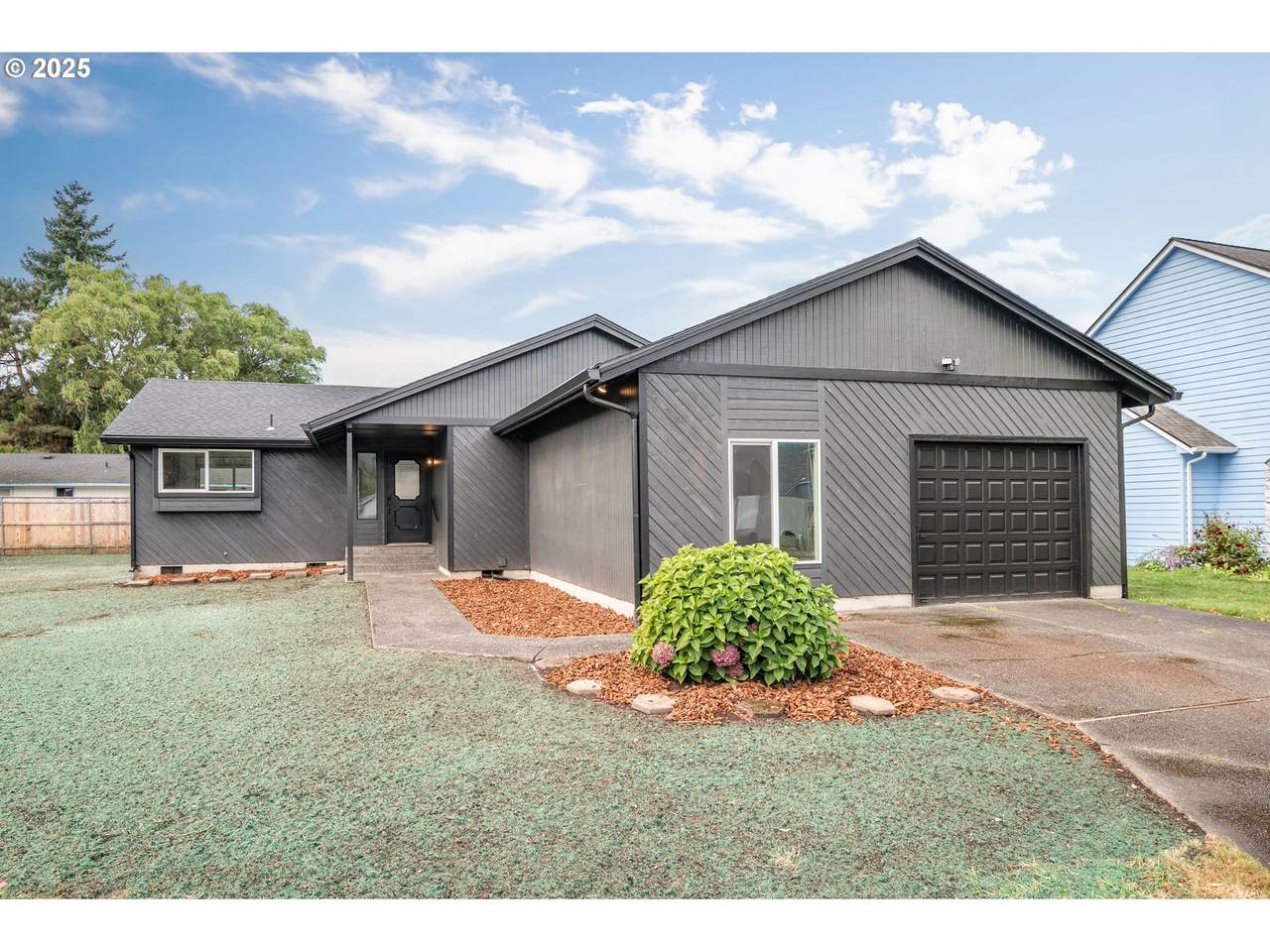 2421 Hickory Ave - Photo 1