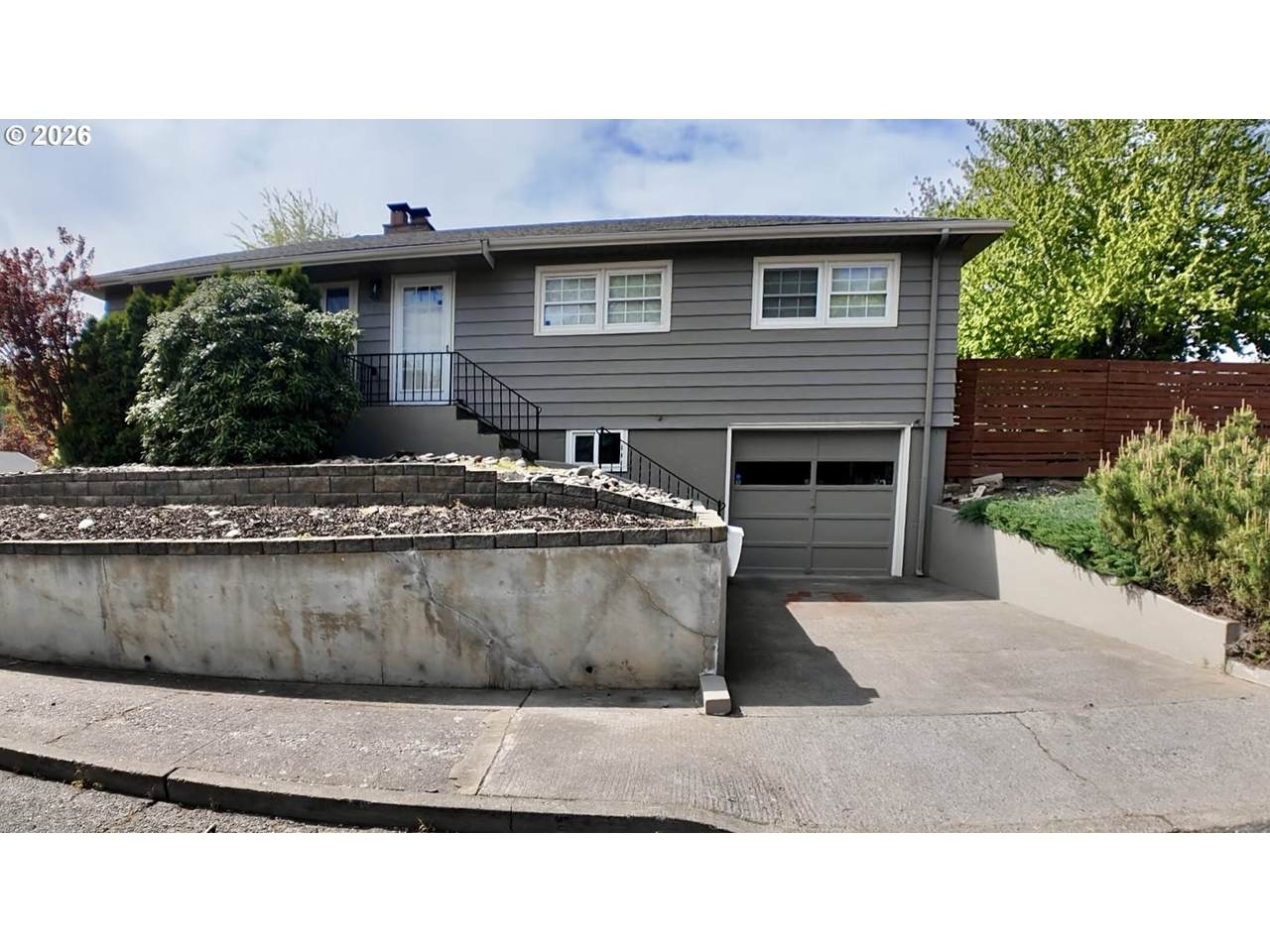 809 20TH St - Photo 1