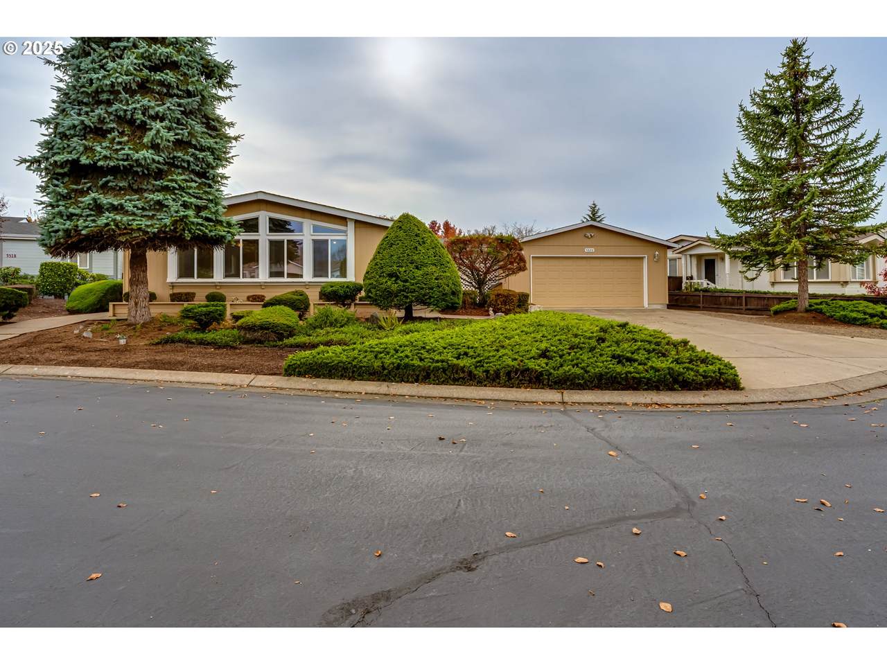 5320 Burke St - Photo 1