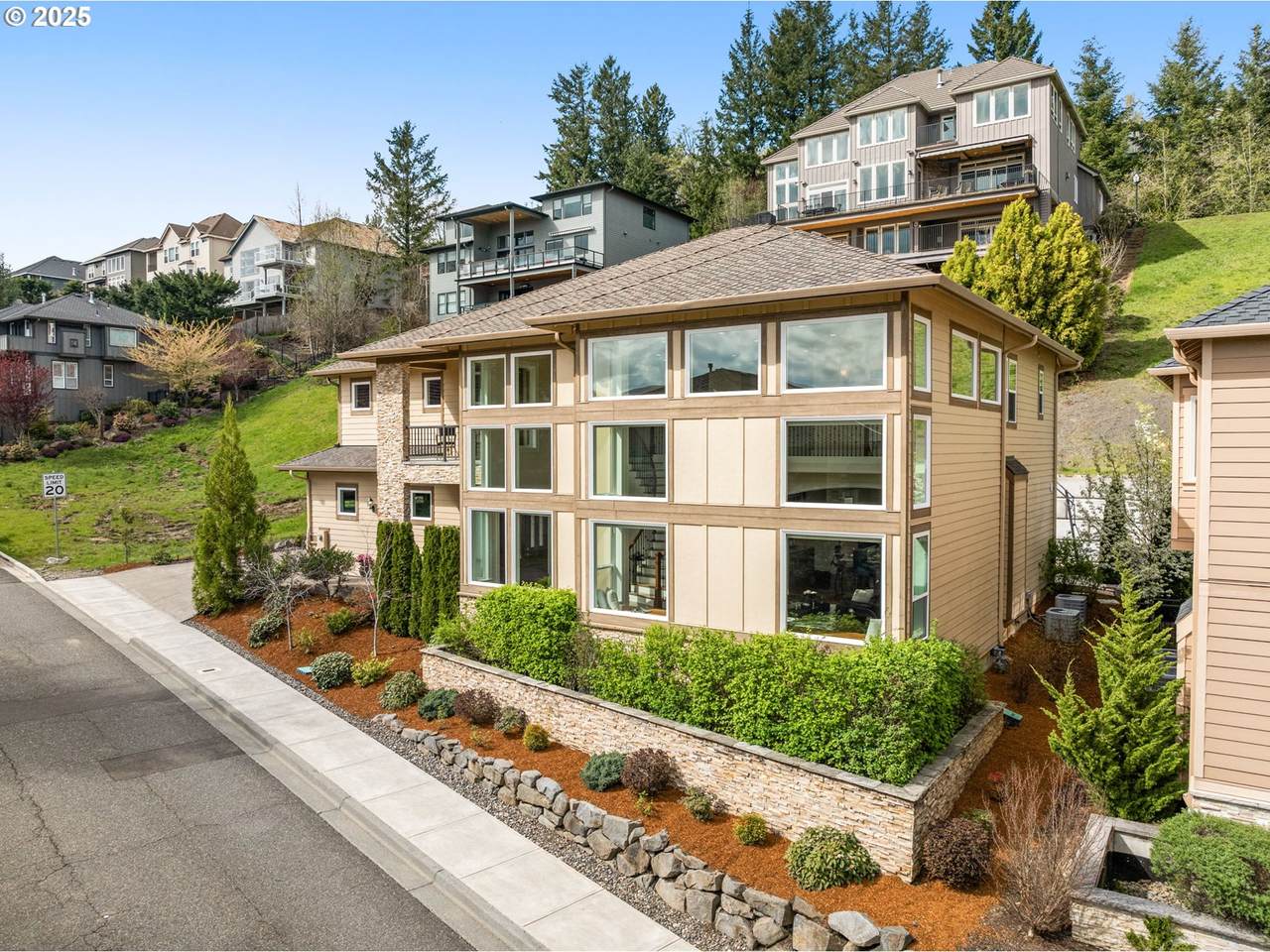 https://bt-photos.global.ssl.fastly.net/portland/1280_boomver_1_783625654-2.jpg