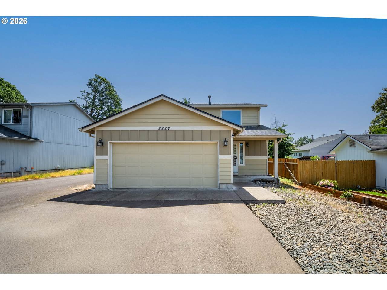 2224 Front Ave - Photo 1