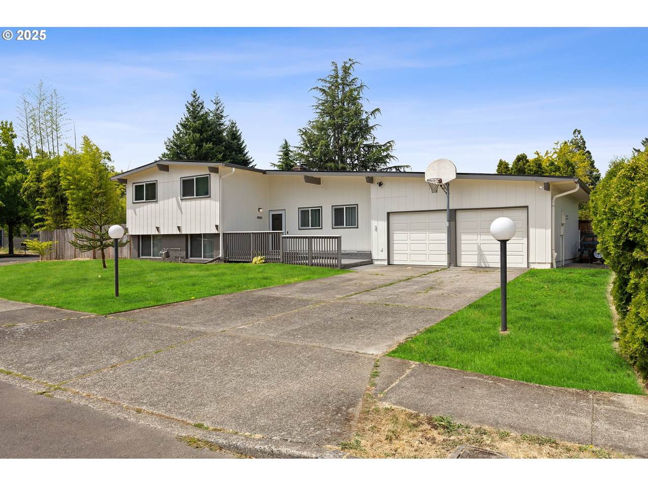 1021 195TH Ave - Photo 1