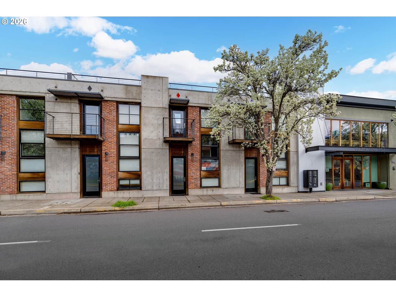 306 Columbia St - Photo 1