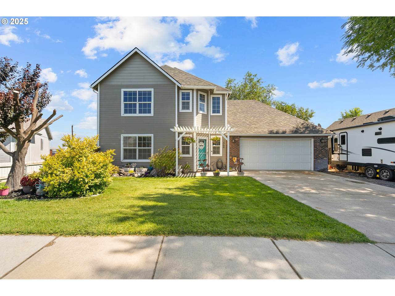 1464 Riverhill Dr - Photo 1