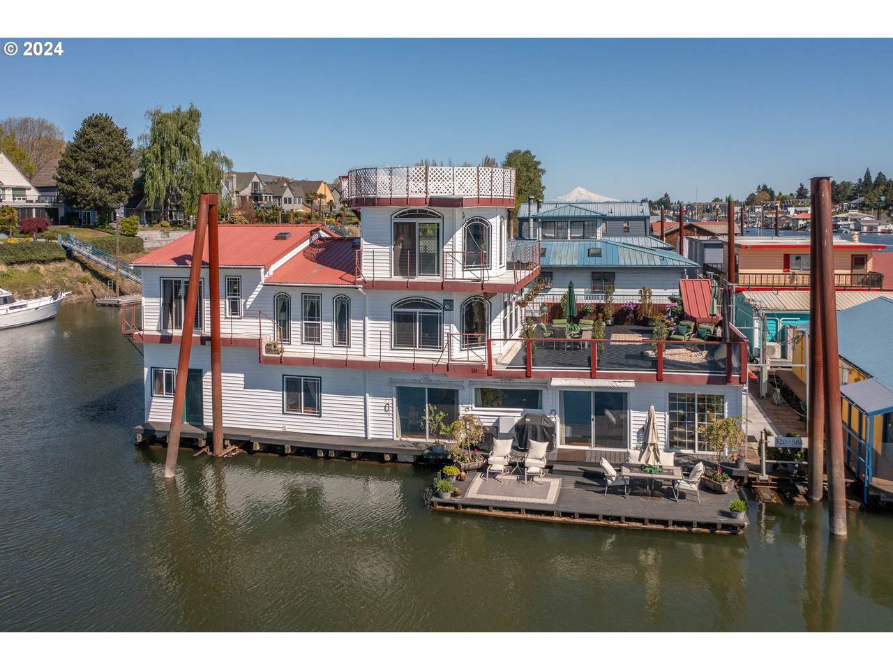 584 Tomahawk Island Dr - Photo 1