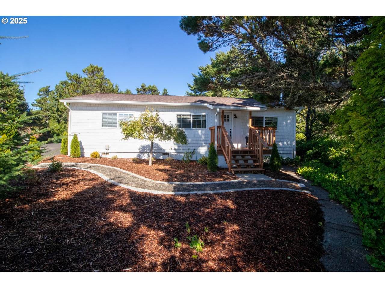 125 11TH St - Photo 1