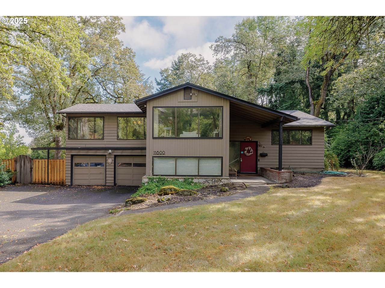 11800 Breyman Ave - Photo 1