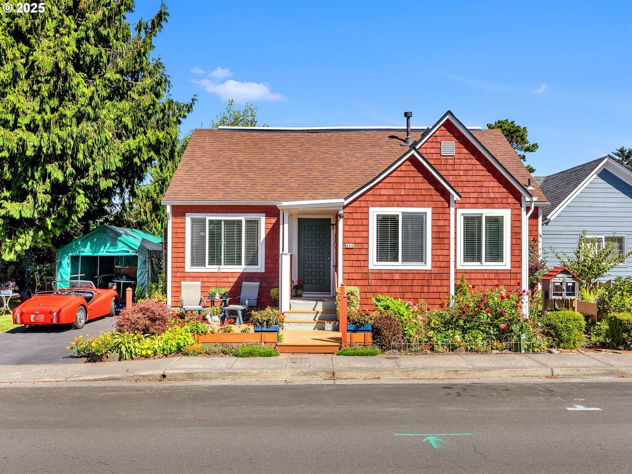 460 12TH Ave - Photo 1