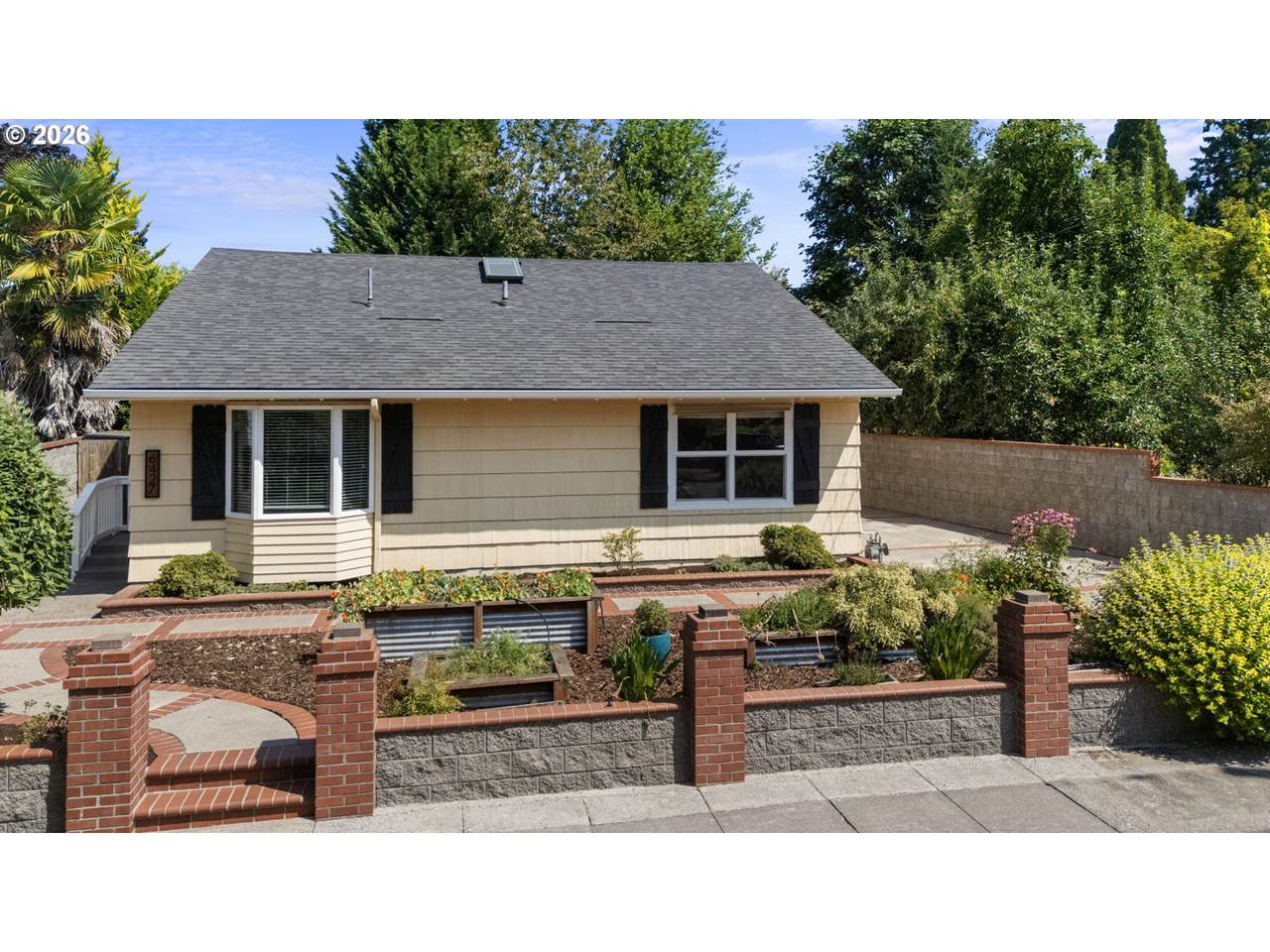 https://bt-photos.global.ssl.fastly.net/portland/1280_boomver_2_129037759-2.jpg
