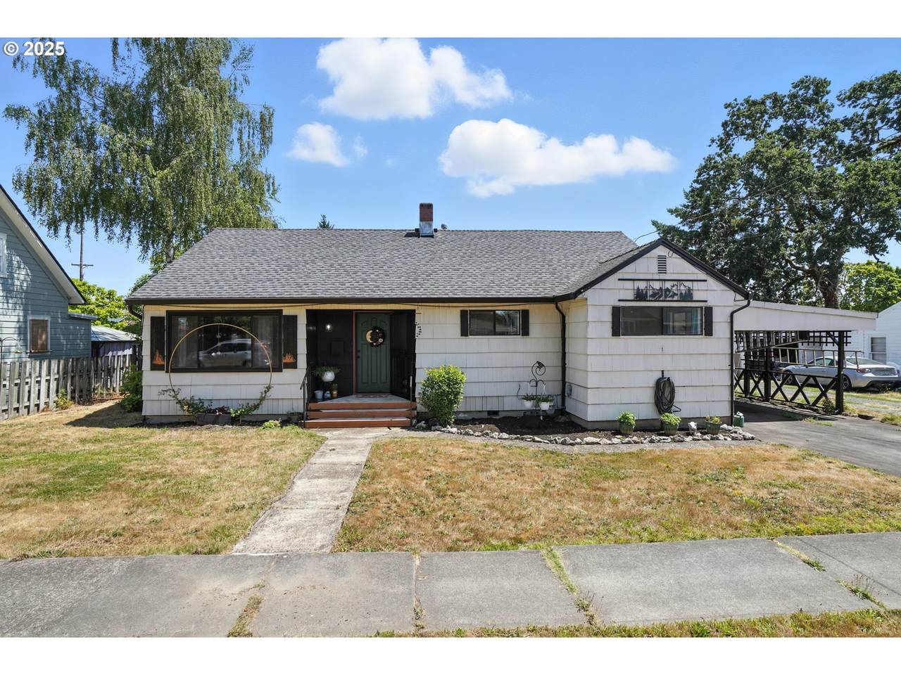 406 Meridian St - Photo 1