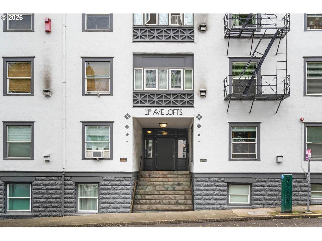 1104 Columbia St - Photo 1