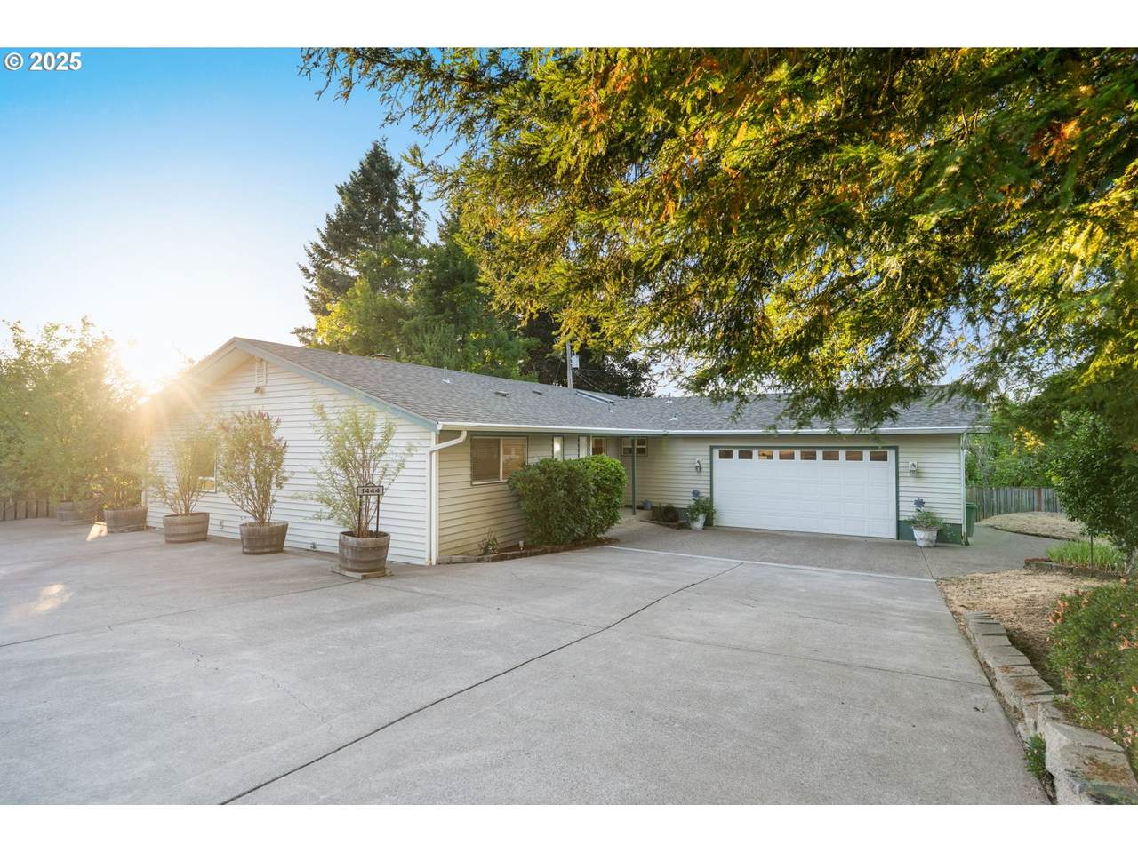 1444 Hudson Ave - Photo 1
