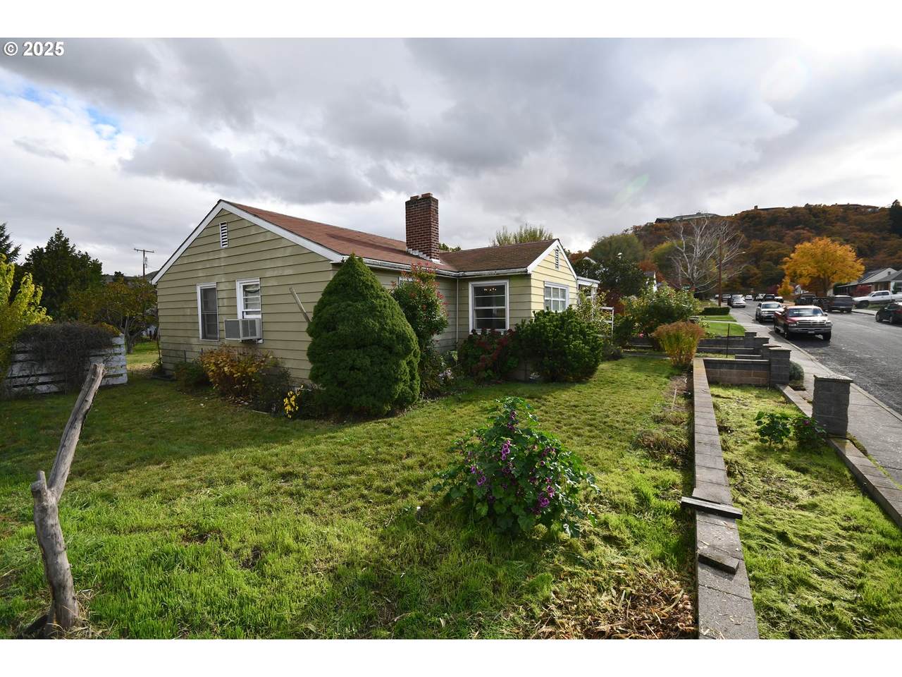 1300 View Ct - Photo 1