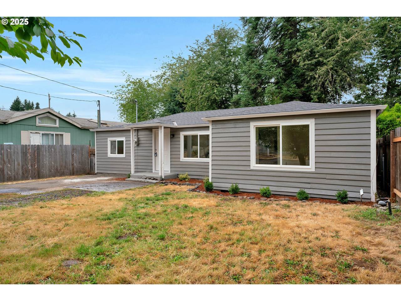 1330 Hawthorne St - Photo 1