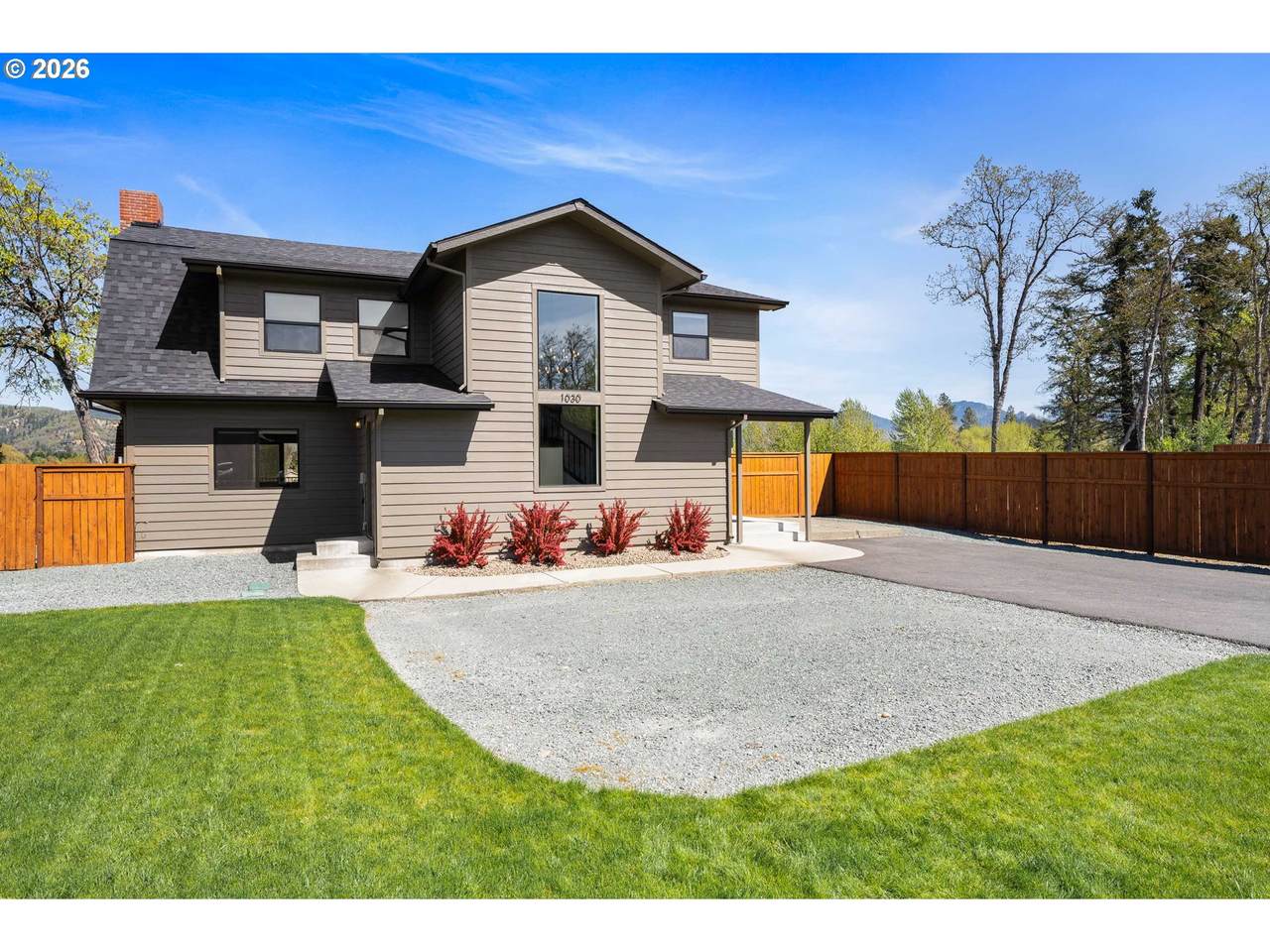 1030 Sw River Mist Ln - Photo 1