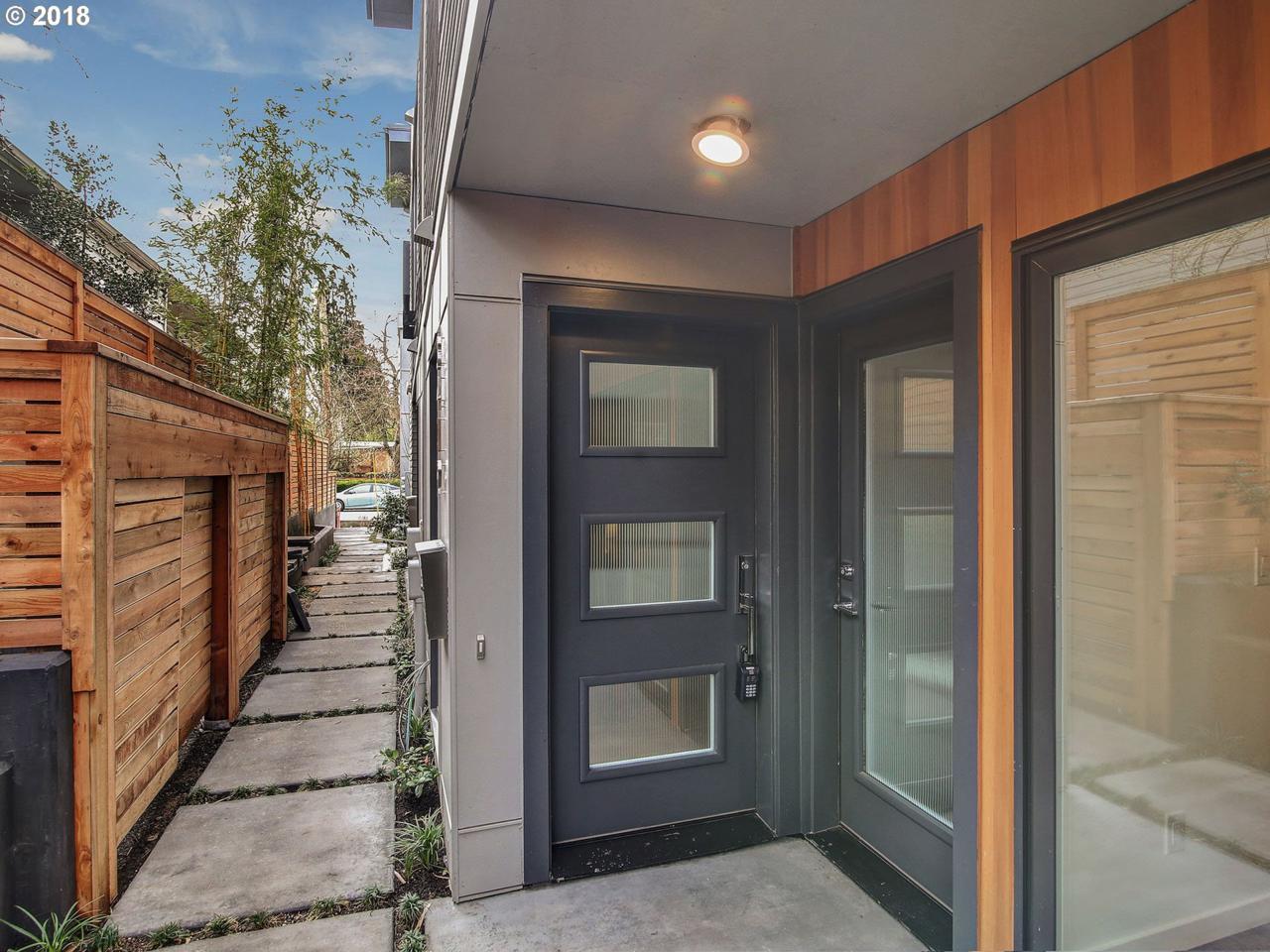 3417 Division St - Photo 1