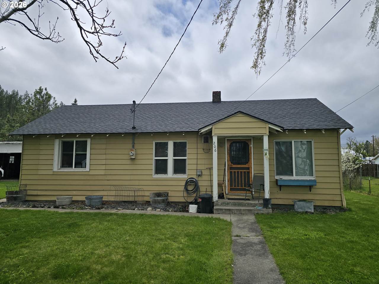 206 Spruce St - Photo 1