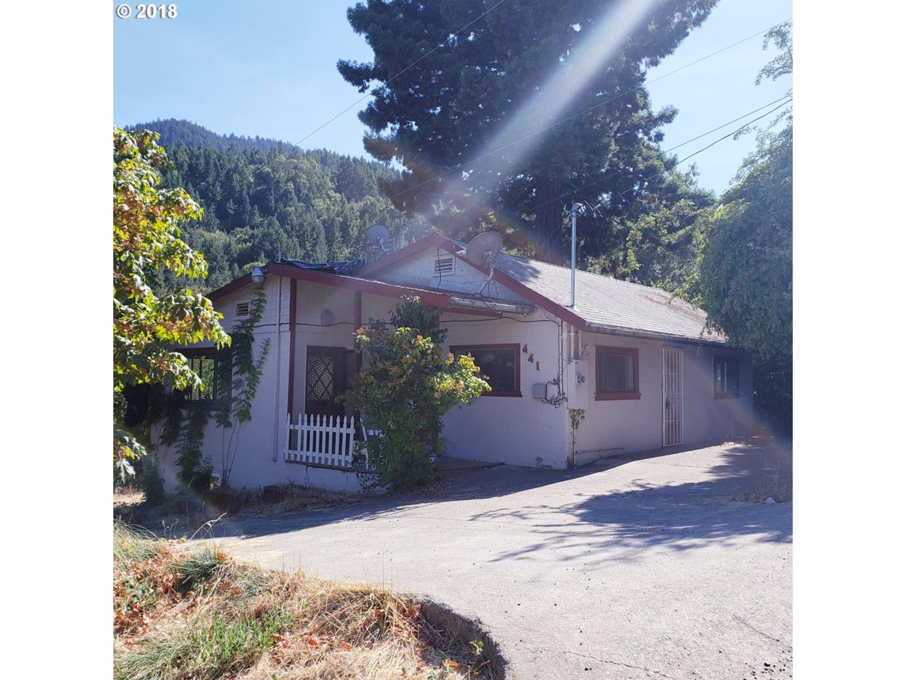 441 4th Pl - Photo 1
