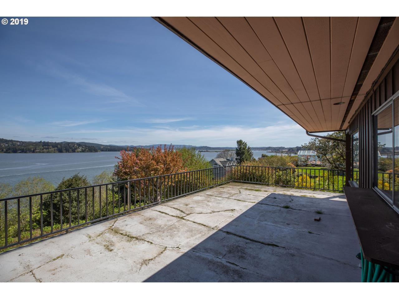 1381 Bayview - Photo 1