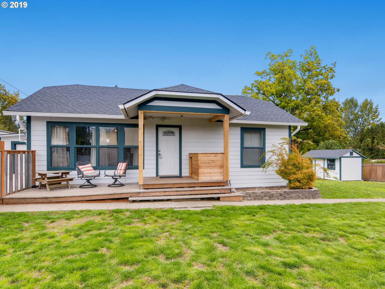 2115 Maple St - Photo 1