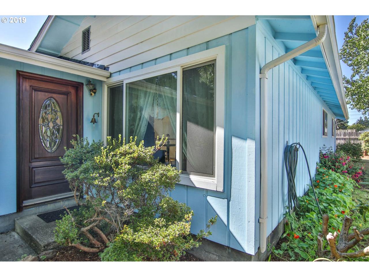 965 4TH St - Photo 1