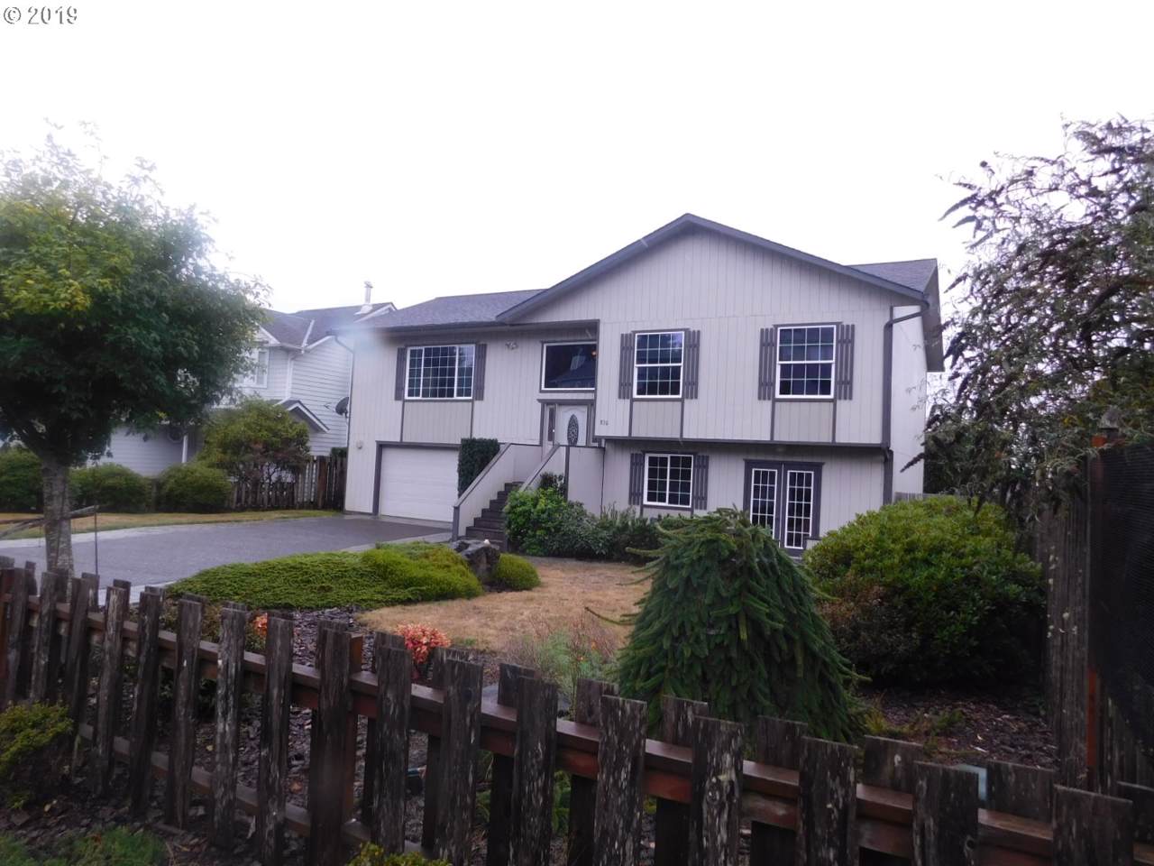 830 Prefontaine Dr - Photo 1