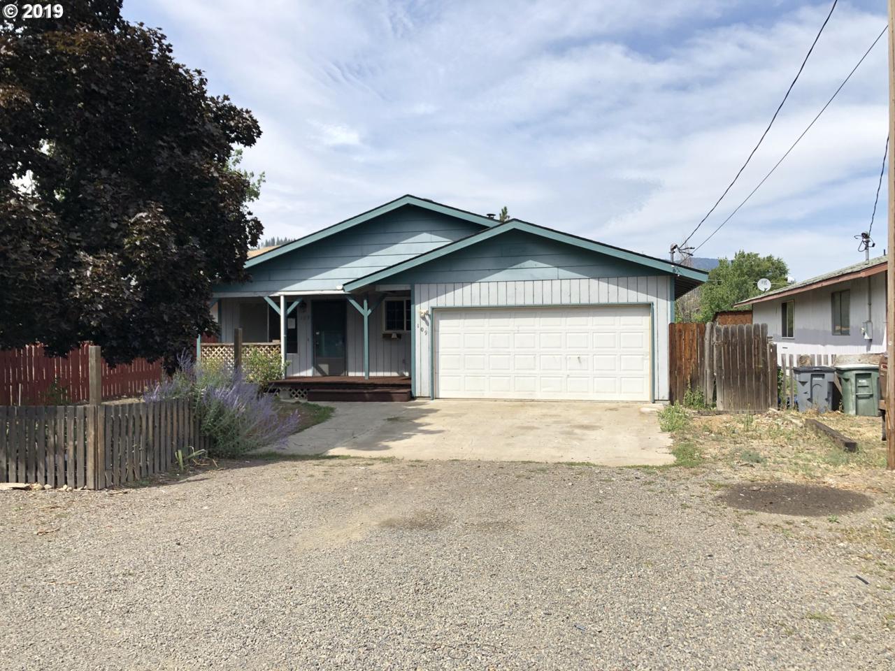 109 Lake Ave - Photo 1