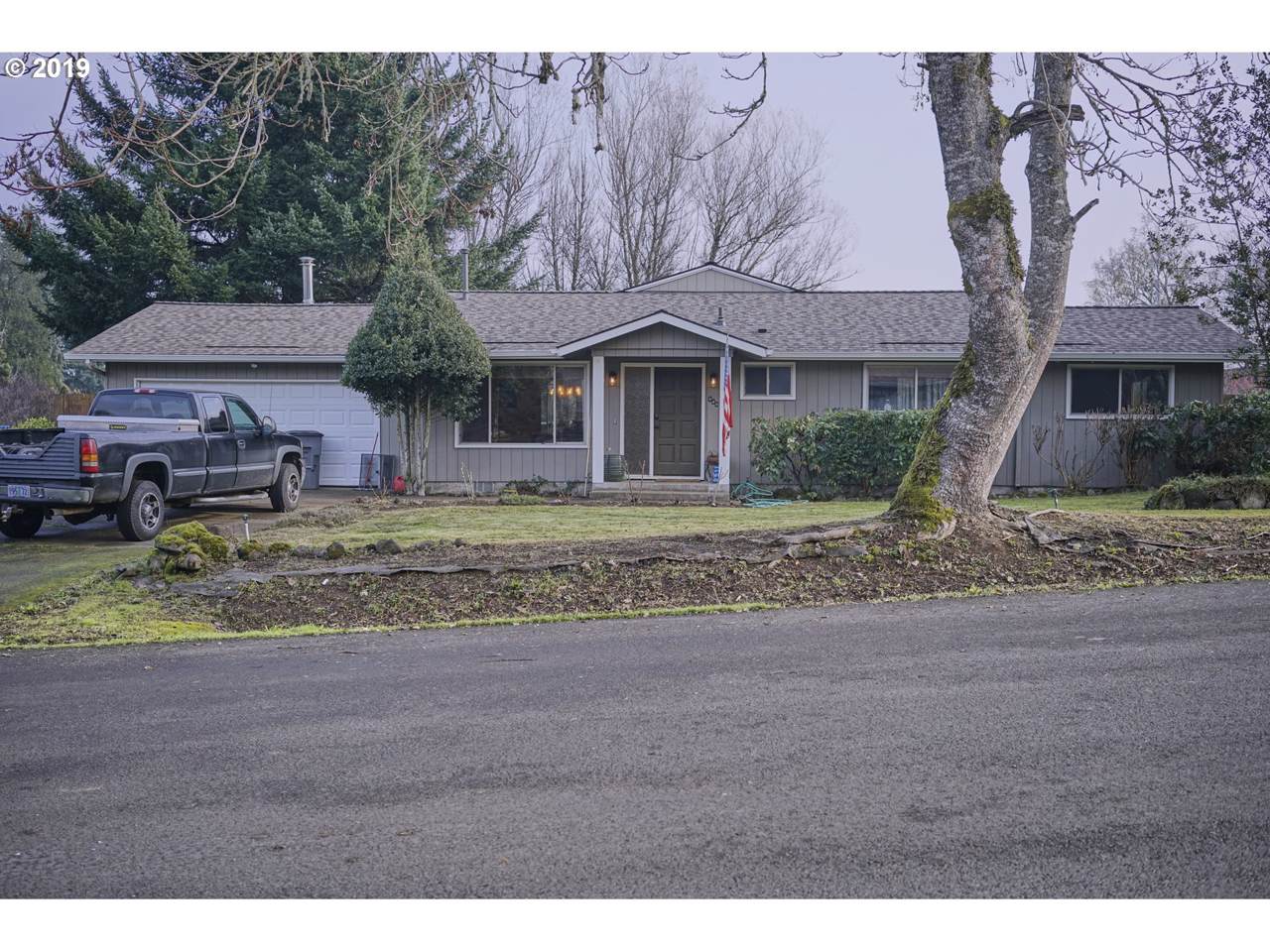 680 Oak St - Photo 1