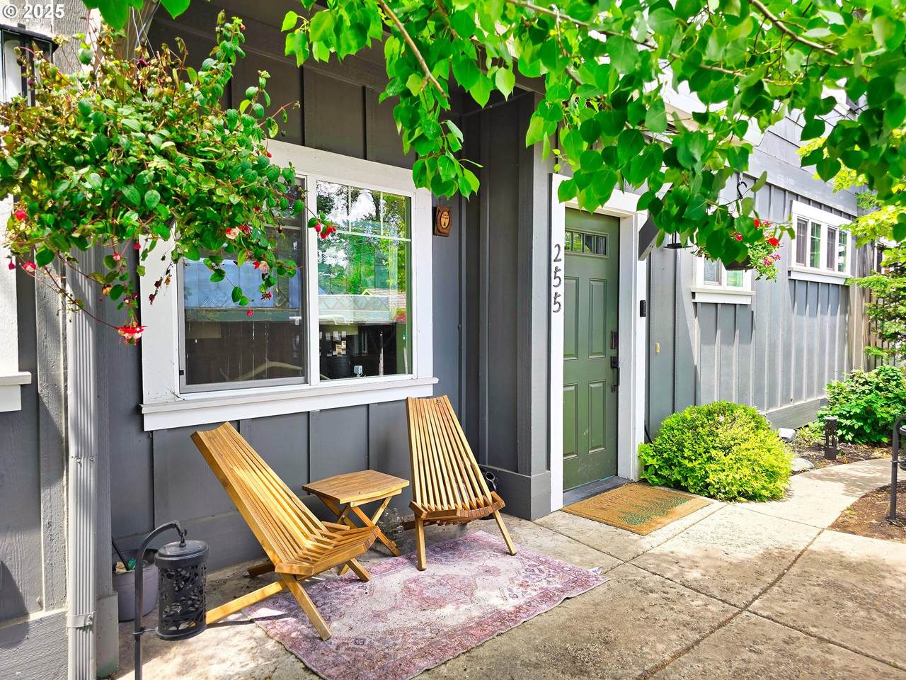 255 Larch St - Photo 1