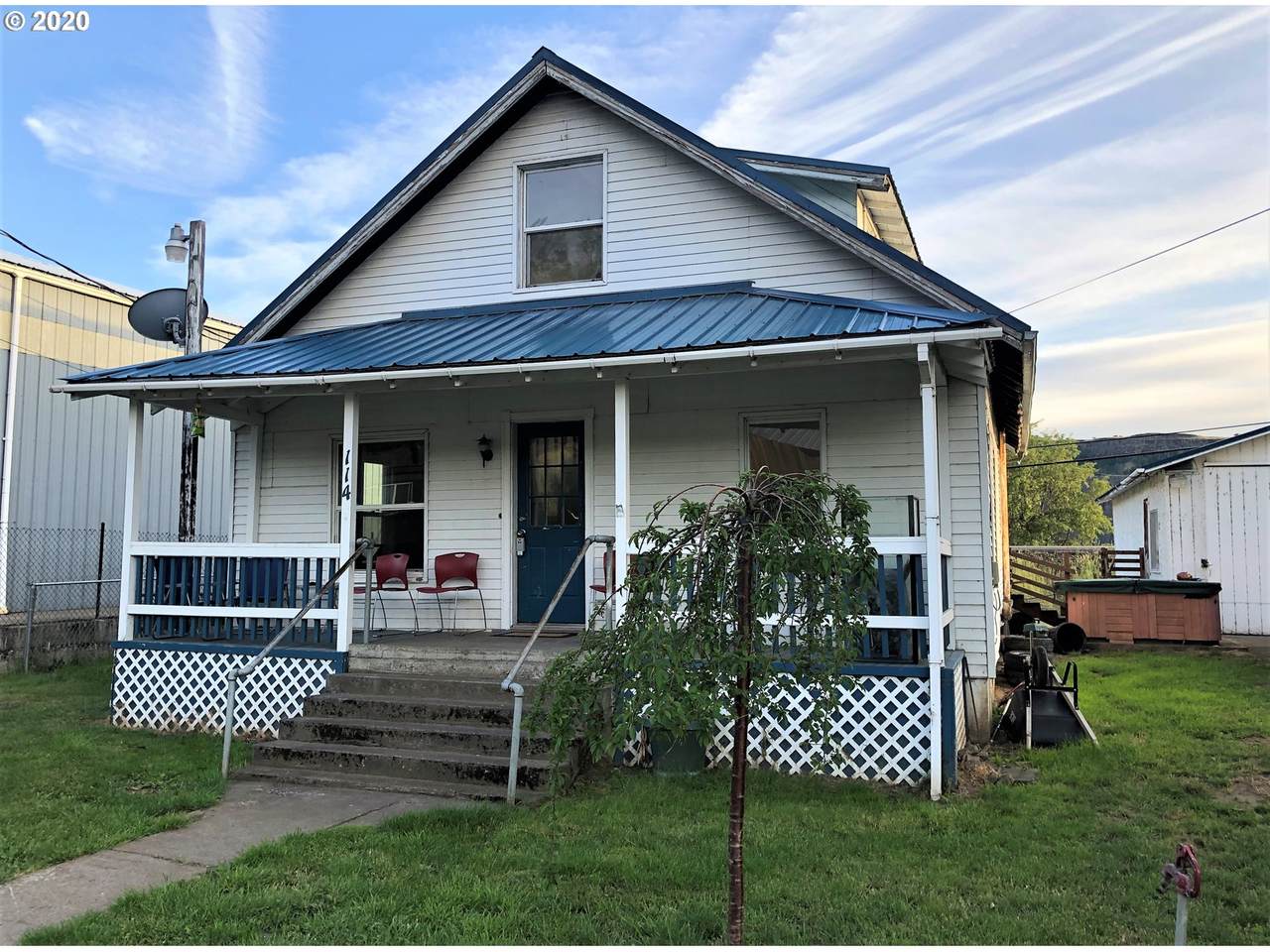 114 Klickitat St - Photo 1