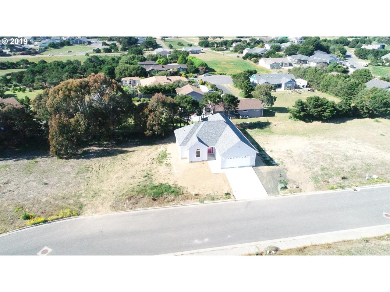 810 Spyglass Dr - Photo 1